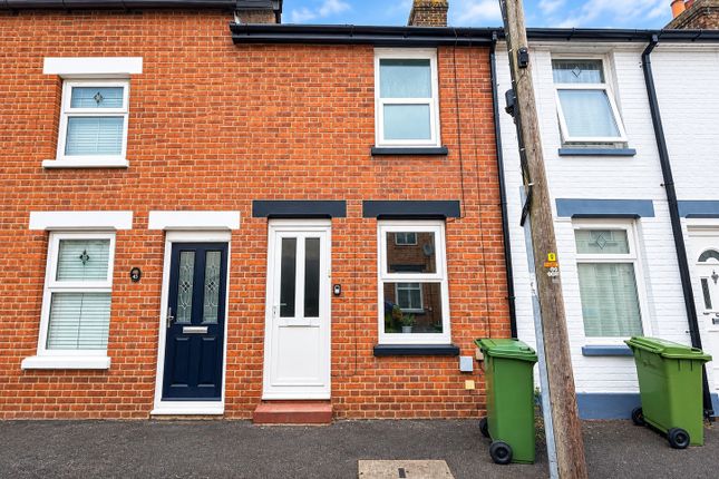 2-bed terraced on Luton Road, Kent, £1,100/mo