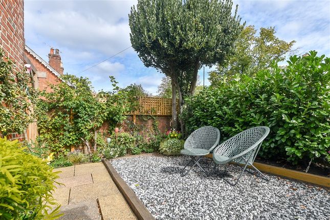 2-bed detached on Ashford Road, Tenterden, £300,000