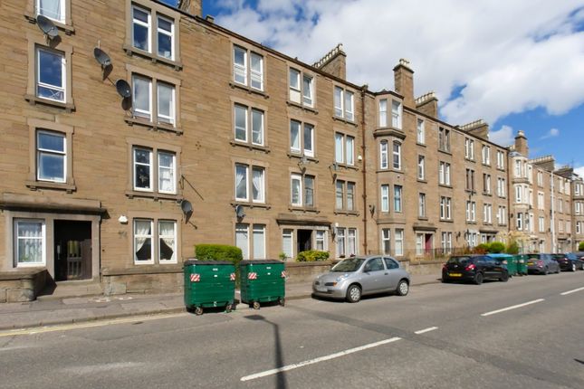 Flat to rent in Clepington Road, Maryfield, Dundee