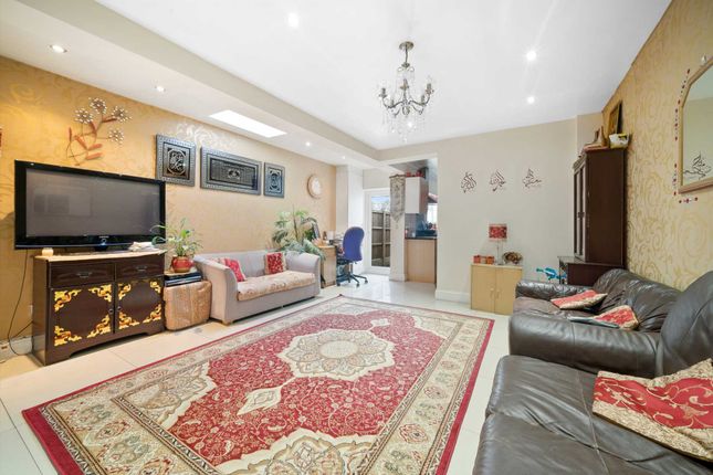 Thumbnail Terraced house for sale in Ruckholt Road, Leyton