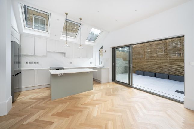 37, Batoum Gardens, London photo 3