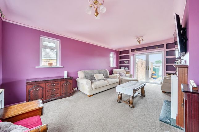 60, Sunnymead Drive, Waterlooville photo 4
