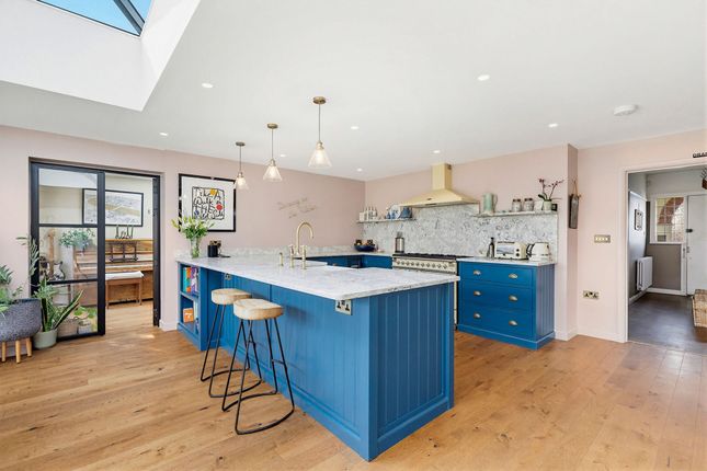33 Greenwood Road, Thames Ditton photo 4