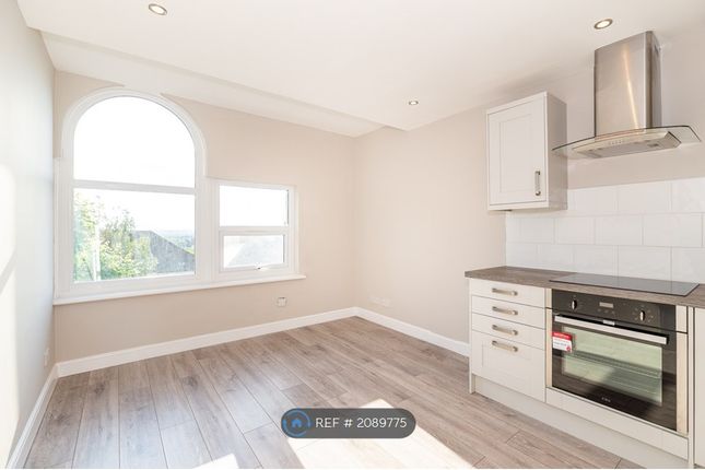 Flat to rent in Leigham Court Road, London