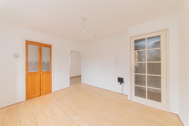 Flat for sale in Blackdown Close, London