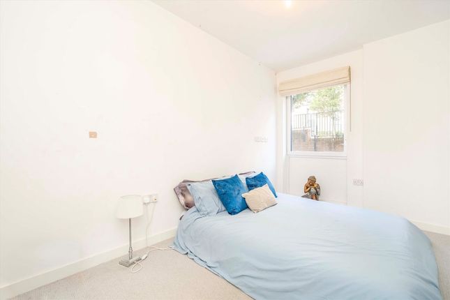 Flat 42 Kinglake House, Denman Avenue, Southall photo 4