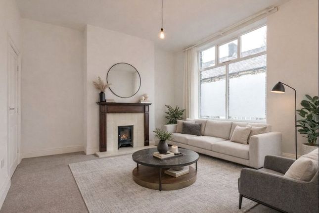 13, Lee Street, Saddleworth photo 3