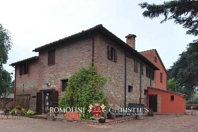 Villa for sale in Castiglione Del Lago, 06061, Italy