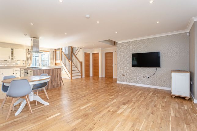 18 Strathearn House, Auchterarder photo 4
