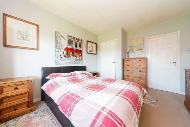 Flat for sale in Cranbrook Drive, Esher, Surrey