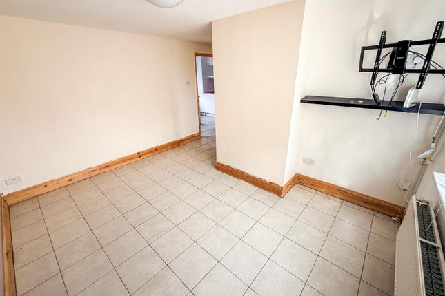 30, Helmsley Way, Corby photo 4
