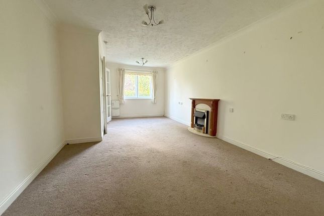 24 Potters Court, Darkes Lane, Potters Bar photo 4