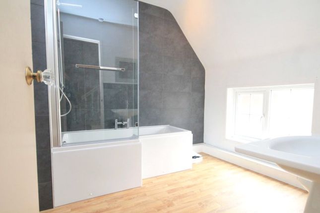 Tashinga Flat,, High Street, Bishops Waltham photo 3