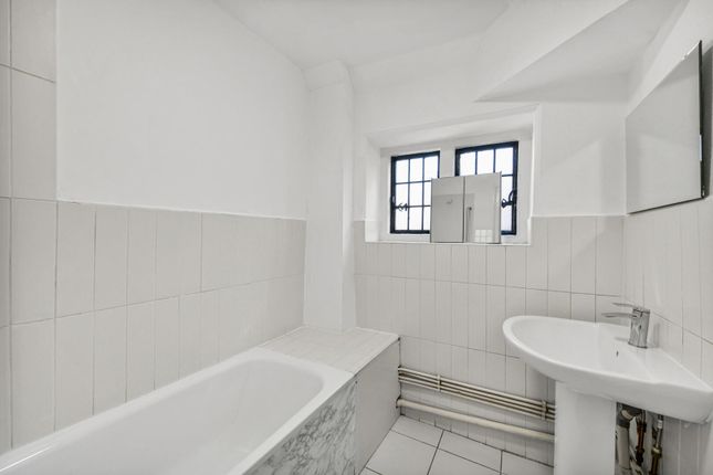 Sundial House, Flat 3, 108 - 114 Kensington High Street, Kensington photo 5