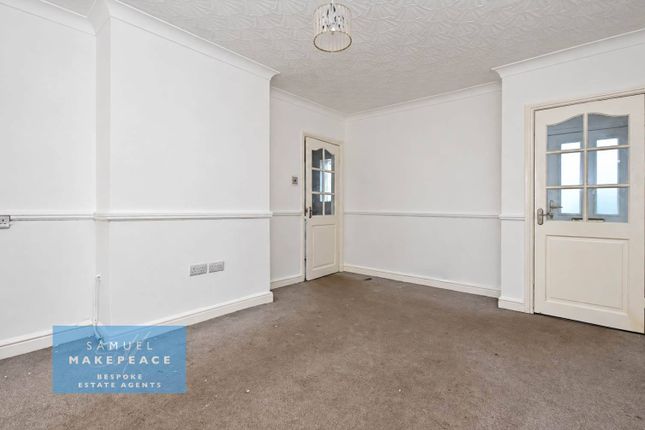 16 Plainfield Grove, Bentilee, Stoke-on-Trent photo 3