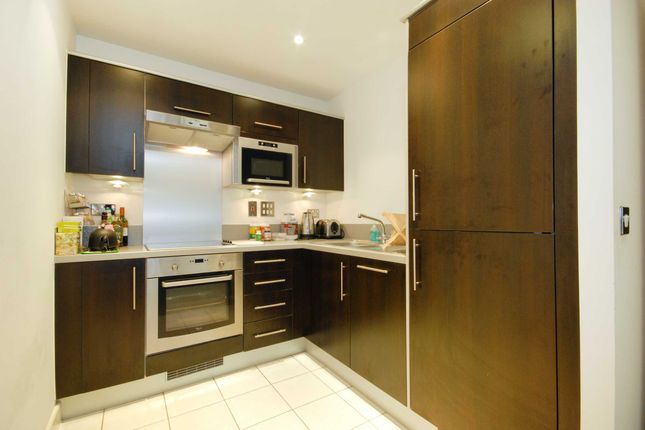 Flat for sale in Aragon Court, Vauxhall