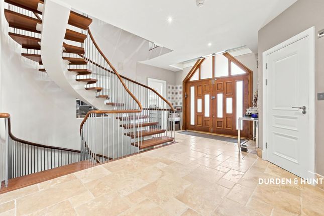 10 Parklands, Chigwell photo 2
