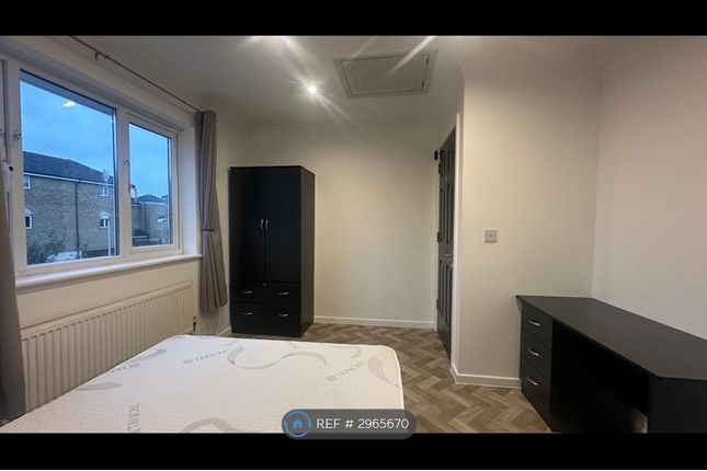 Quarles Park Road, Romford photo 4
