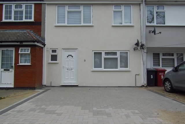 Thumbnail Terraced house for sale in Cotswold Close, Slough, Berkshire