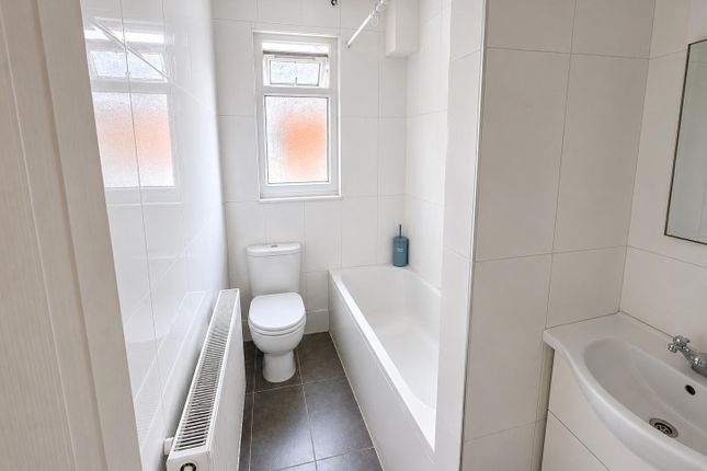 42a, Vaughan Road, Harrow photo 2