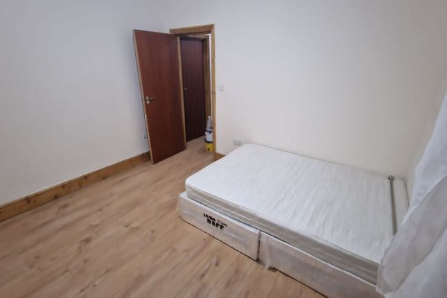 219 Shrewsbury Road, London photo 3