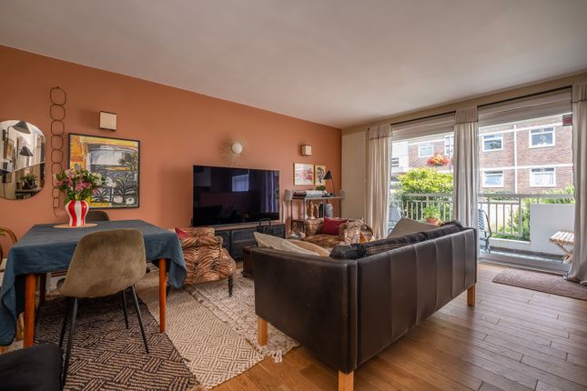 2 Sandringham House, Courtlands, Richmond photo 4