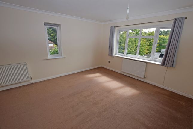 Flat 2, 30, Winchester Road, Alton photo 3