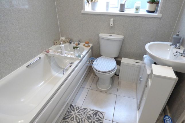 136, Oxford Street, Bridgend photo 3