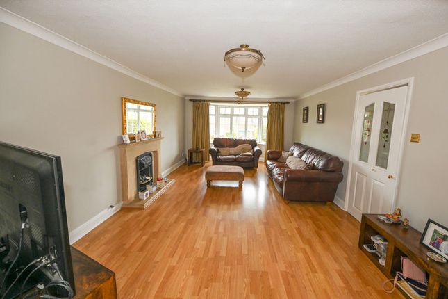 24, Heather Close, Waterlooville photo 3