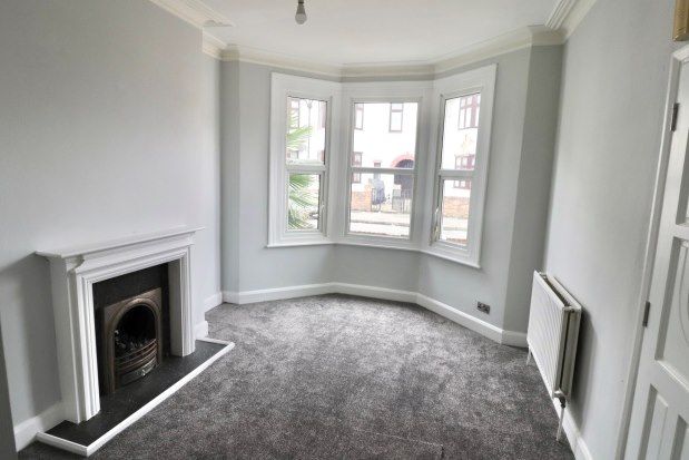 Flat to rent in Beresford Road, Southend-On-Sea