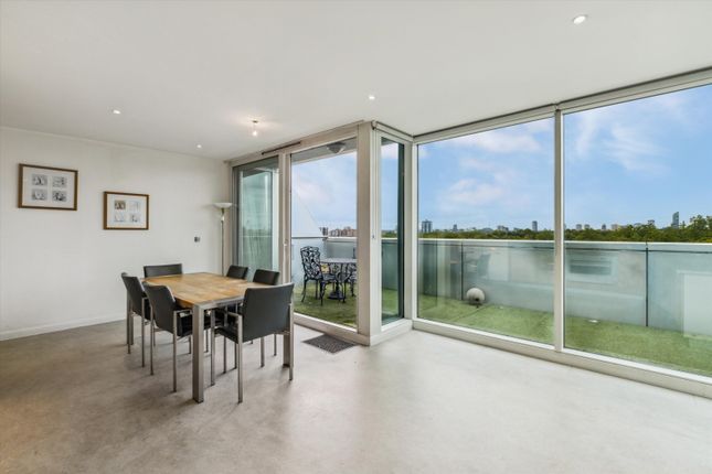 Flat for sale in The Bridge, London