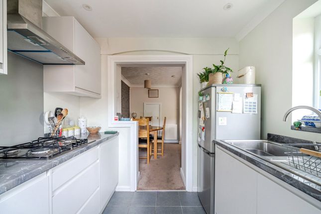 4, Cheshire Close, Ottershaw photo 2