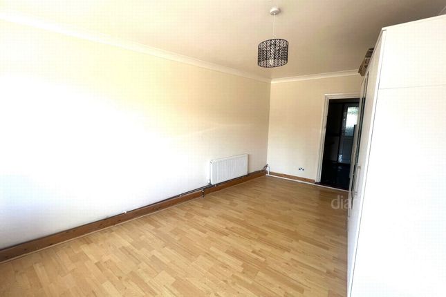 Studio to rent in The Drive, Hounslow