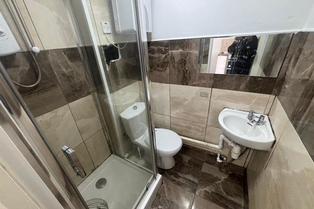 Flat 33, Aaron Manby Court, High Street, Tipton photo 5