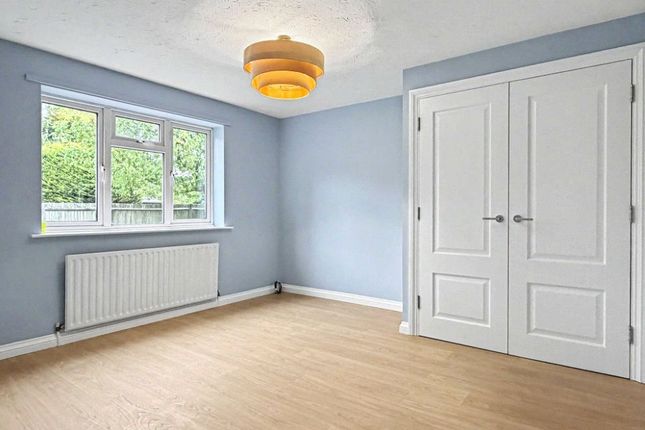 54, Kings Avenue, Farnham photo 4