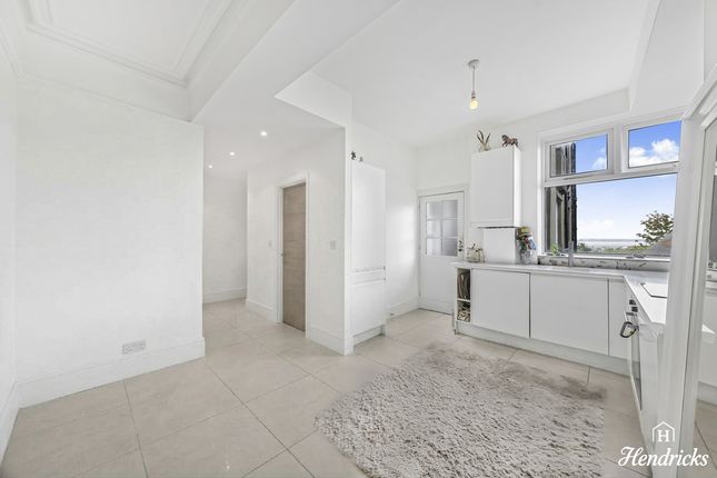 9 Sunningdale Court, Crowstone Road, Westcliff-on-sea photo 3