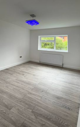 Flat for sale in Fallowfield, Willow Bank, Manchester