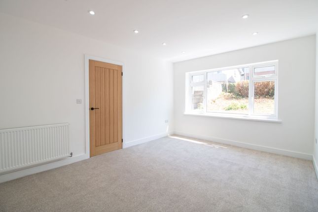 Highfield Close, Newport photo 4