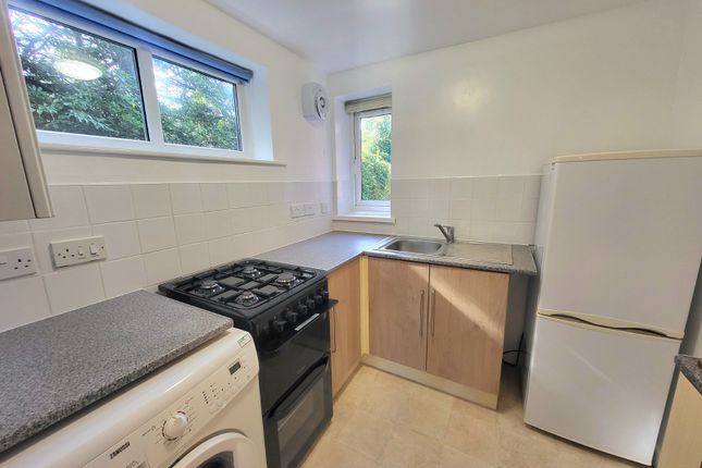 Flat 2, 69 Heaton Moor Road, Stockport photo 3