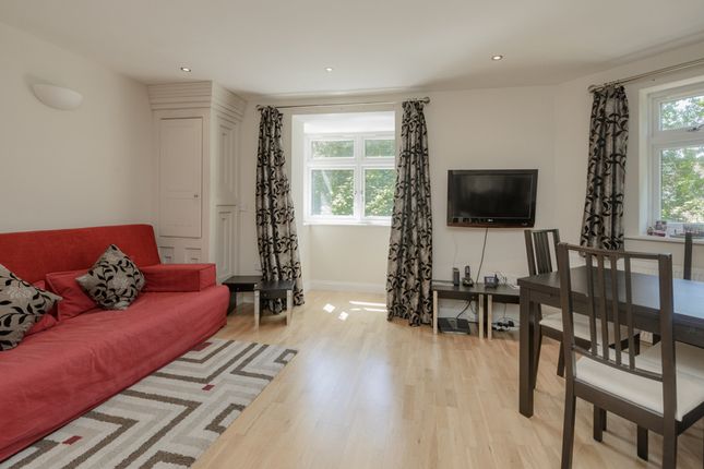 Flat 11, Gate Lodge, Parnell Way, Middlesex photo 2