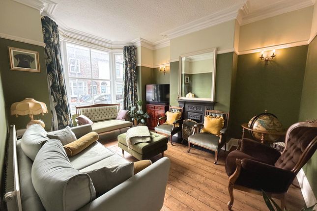 8 The Grove, Sale photo 4