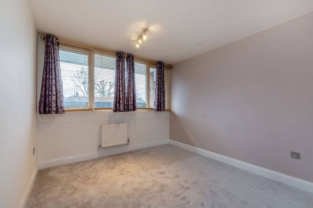 Thumbnail Flat for sale in Phipps Bridge Road, Mitcham