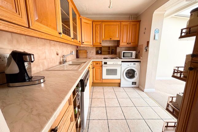 23 Croft Road, Selsey photo 4