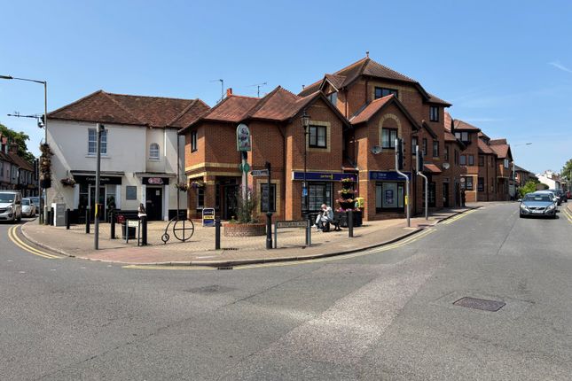 Thumbnail Flat to rent in Wargrave Road, Twyford, Reading, Berkshire