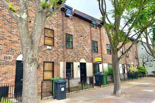Town house to rent in Eldon Street, Southsea PO5