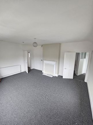 Flat 5, 8 Cromwell Parade, Scarborough photo 2