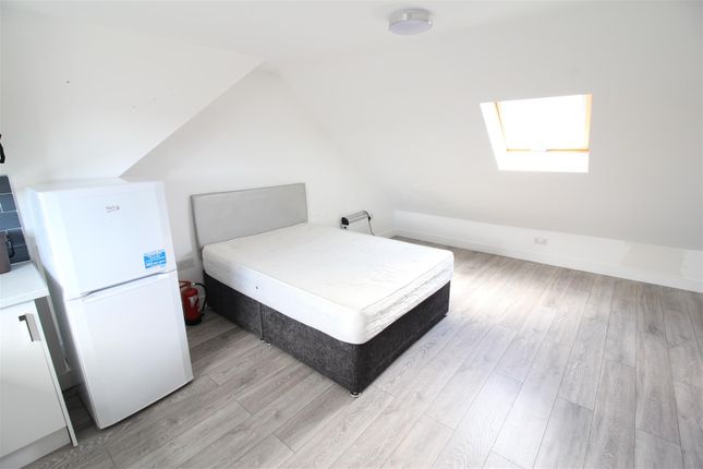 Studio to rent in Cathays Terrace, Cathays, Cardiff