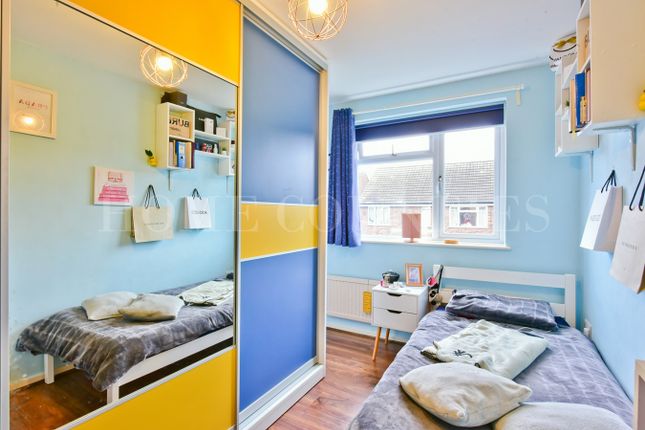 Flat for sale in Hermitage Court, Potters Bar