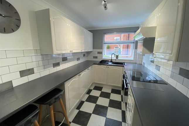 Beech Farm Drive, Macclesfield photo 2