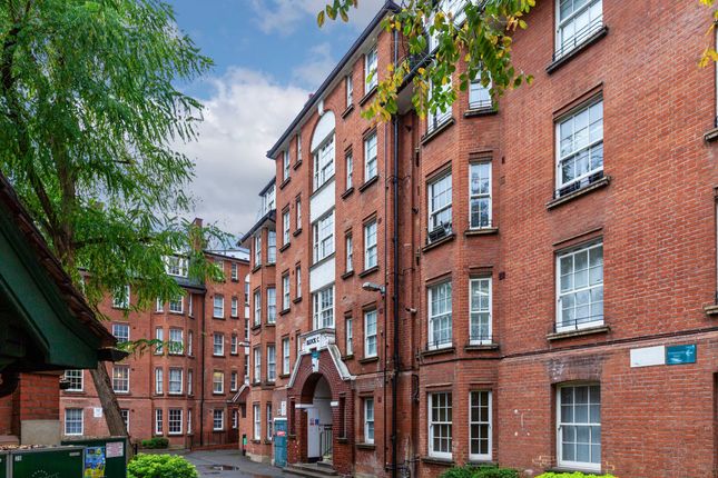 1-bed flat on London, £160,000